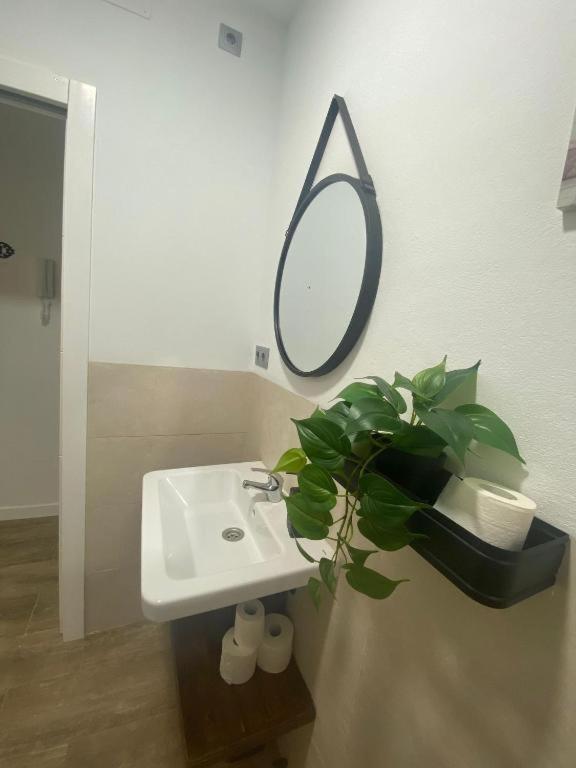 Family Apartment In Triana Sevilla Buitenkant foto