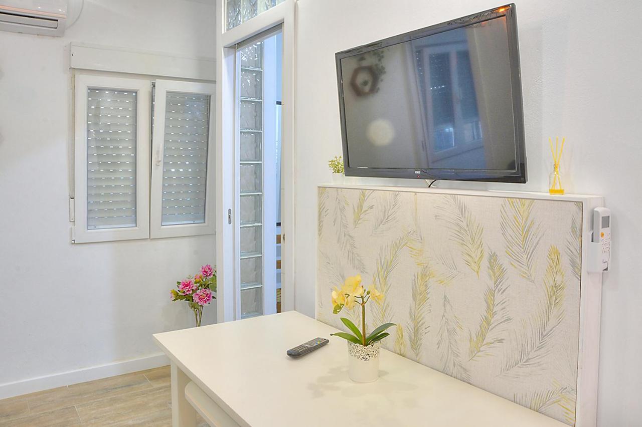 Family Apartment In Triana Sevilla Buitenkant foto